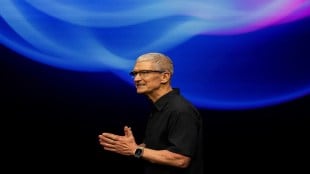 iphones, Tim Cook, Apple, manufacturing, apple, CEO, Donald Trump