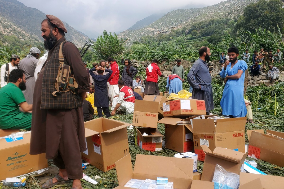 Rescuers ignore Afghan women buried in rubble after earthquakes - 'Felt like they were invisible' (Photo: AP) Rescuers ignore Afghan women buried in rubble after earthquakes - 'Felt like they were invisible' (Photo: AP)