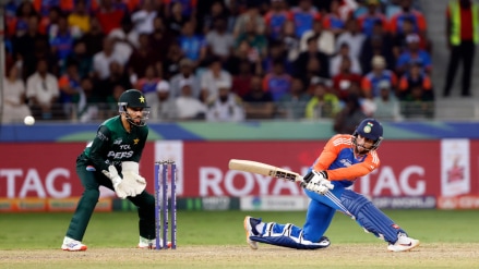 Pakistan endured a terrible batting collapse after the 13th over in the game today. 