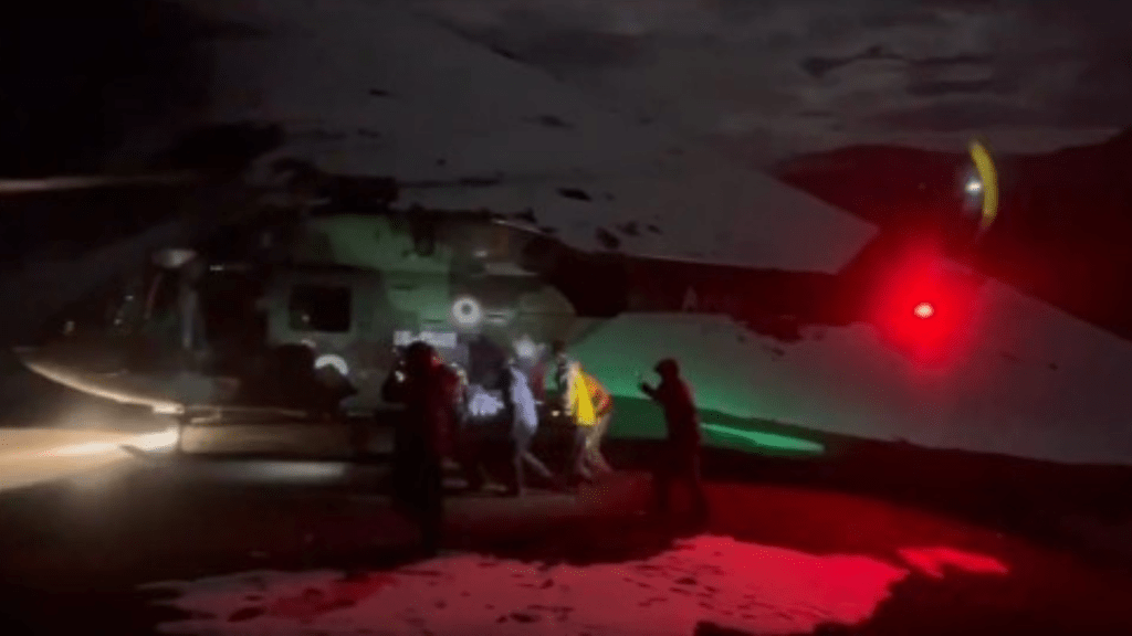 Indian Army performs high-risk night rescue ops for 2 South Korean nationals at 17,000 ft in Ladakh Indian Army performs high-risk night rescue ops for 2 South Korean nationals at 17,000 ft in Ladakh