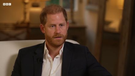 Prince Harry returns to Britain without Meghan Prince Harry returns to Britain without Meghan