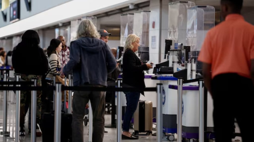 Trumps rolls back Biden era airline compensation rule Trumps rolls back Biden era airline compensation rule