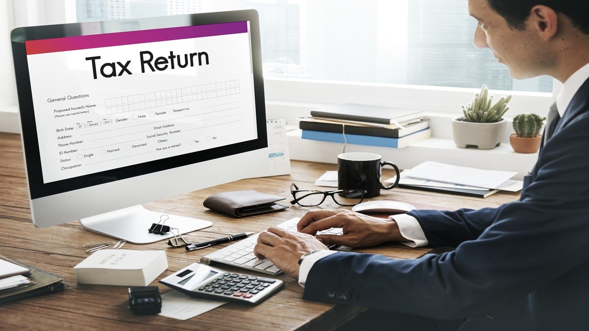 How is the ITR refund calculated by government officials?