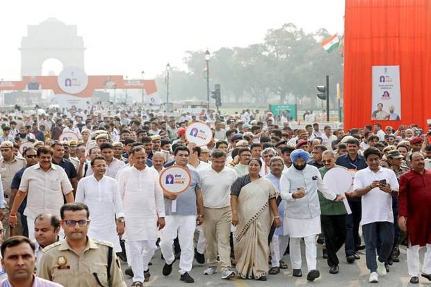 Cabinet ministers and volunteers were seen joining the blood donation drive, which is part of the ‘Sewa Pakhwada’ programme. (Photo source: PTI)