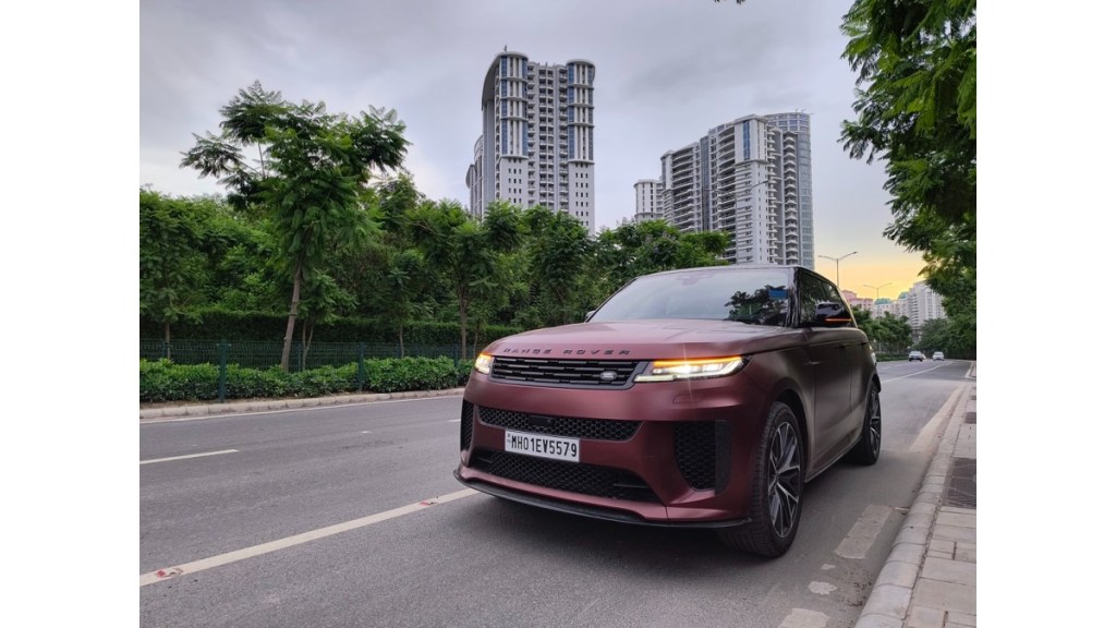 Range Rover Sport SV: The Performance SUV That's Part Sports Car, Part Luxury. (Image Source: Fe)