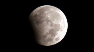 Lunar Eclipse 2025 Highlights: How Samsung’s smartphone camera uses AI to capture stunning moon photos