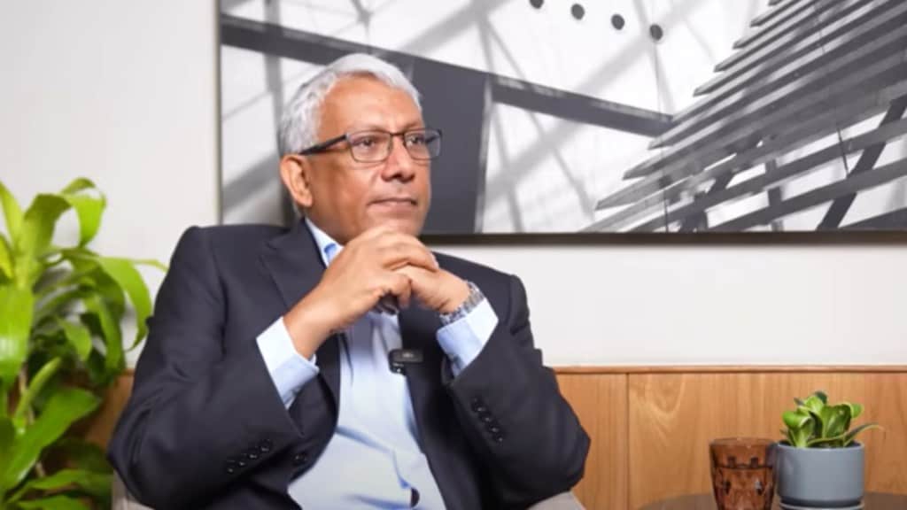 How ex-Microsoft India Chief won an argument against Bill Gates on a late-night flight
