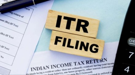 Netizens react to ITR date extension, says ‘deadline has no point’ Netizens react to ITR date extension, says ‘deadline has no point’