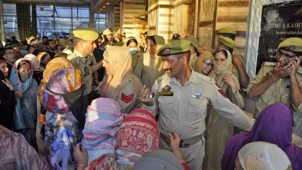 jammu kashmir, jammu and kashmir, omar abdullah, j&k, Hazratbal mosque