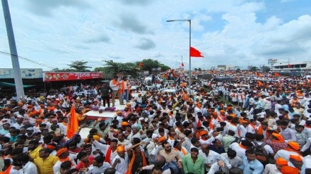 Maratha quota stir: Police order Manoj Jarange to vacate Azad Maidan as protest swells to 40,000 people, triggers traffic chaos