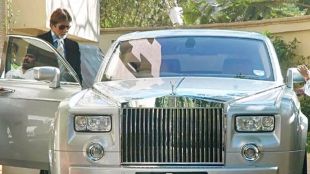 Vidhu Vinod Chopra gifts Rolls Royce to Amitabh Bachchan