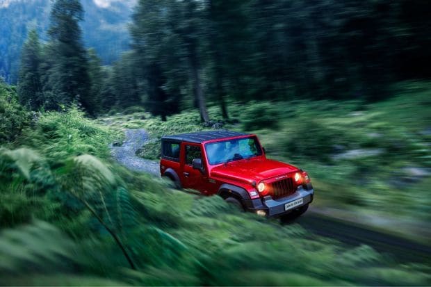 Customers can select between a 6-speed manual or a 6-speed automatic torque converter. The automatic variant also comes with a dedicated dead pedal for added driving comfort.