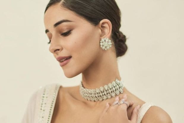 Ananya Panday clearly wins at Diwali because not only has she fed fans with never-before seen pictures of her inner world and childhood, but she has also served glamorous festive makeup looks and fits for Gen Z fashionistas to take inspiration from. Take a look at this subtle makeup look which makes her glow from within. Paired with chunky jewellery pieces and a slick chignon, this could very well be your next Diwali look. (Image source: Pinterest)