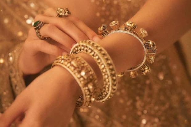 Ananya reminds everyone that Diwali is not a time to hold back on the glitz and glam. Pictured here: Thick gold bangles and rings. What better time to accessorize than the festive season? For once, minimalism must be put away and celebratory maximalism must be embraced with open arms. (Image source: Pinterest)