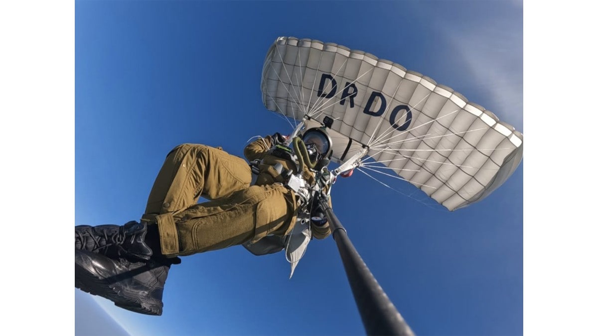 DRDO's Indigenous Combat Parachute System (MCPS) Aces 32,000-ft Free-Fall Jump. (Image Source: PIB)