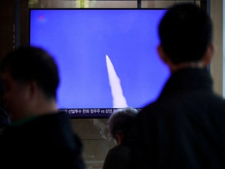 People watch a TV broadcasting a news report on North Korea firing short-range ballistic missiles (Photo/ Reuters) People watch a TV broadcasting a news report on North Korea firing short-range ballistic missiles (Photo/ Reuters)