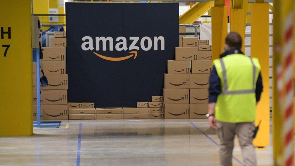amazon robots, robots at amazon warehouses, amazon replacing jobs with robots, Amazon, warehouse automation, robotic systems, workforce transformation, e-commerce giant, amazon robots, amazon jobs, robot
