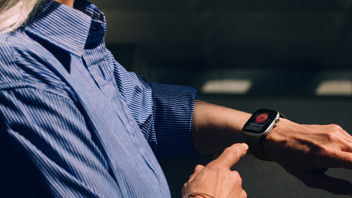 Fernando stated that he felt being "overwhelmed" by its constant demands for attention while it was on his wrist. Fernando stated that he felt being "overwhelmed" by its constant demands for attention while it was on his wrist.
