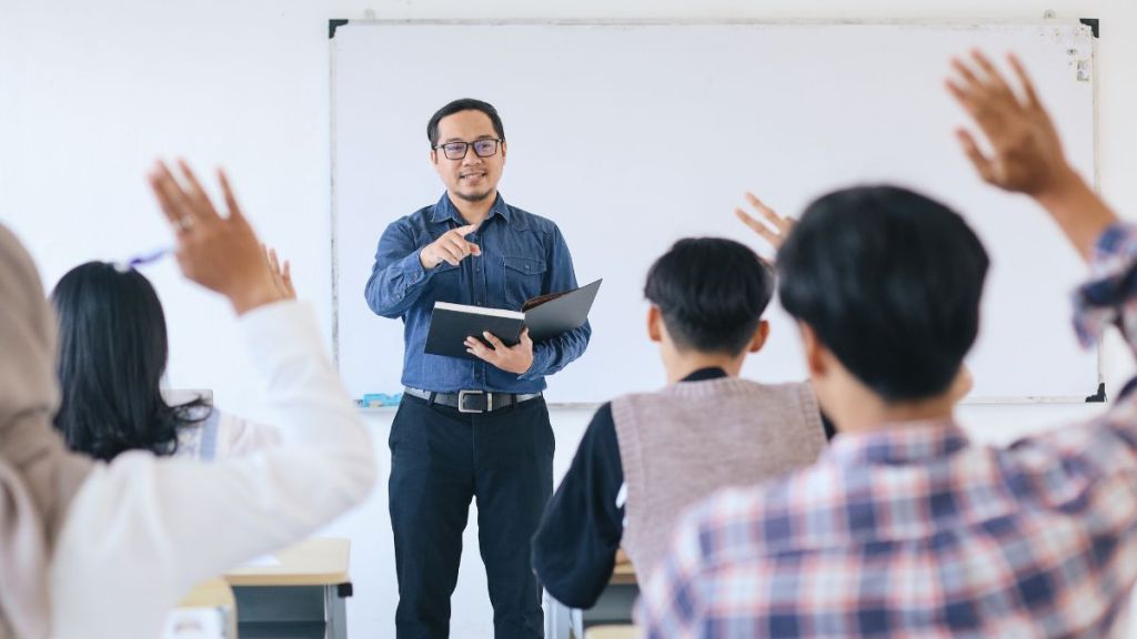 Every student should work on a real-world problem with an organisation, start-up, NGO, or government partner before graduating. 