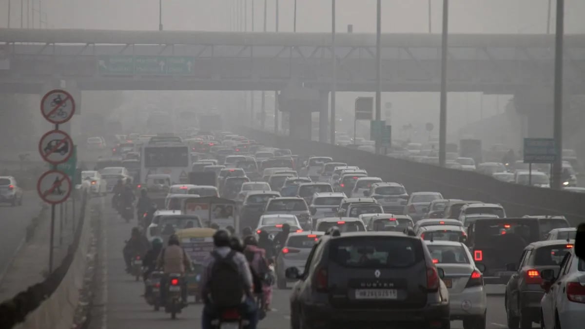Delhi Chokes After Diwali: AQI Soars to ‘Very Poor’ as Air Monitors Go Offline