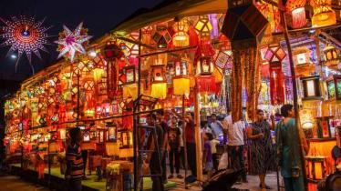 Diwali news live updates, Diwali celebrations 2025, green crackers Diwali, Ayodhya Diwali events, metro services Diwali, festive traffic management, eco-friendly firecrackers, Diwali traditions, cultural performances Diwali, Saryu River lighting event