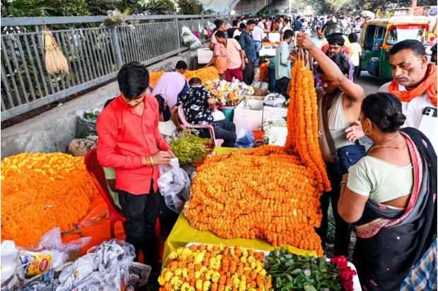 People buy decorative items on the eve of Diwali at a local makeshift market in Patna. (ANI)