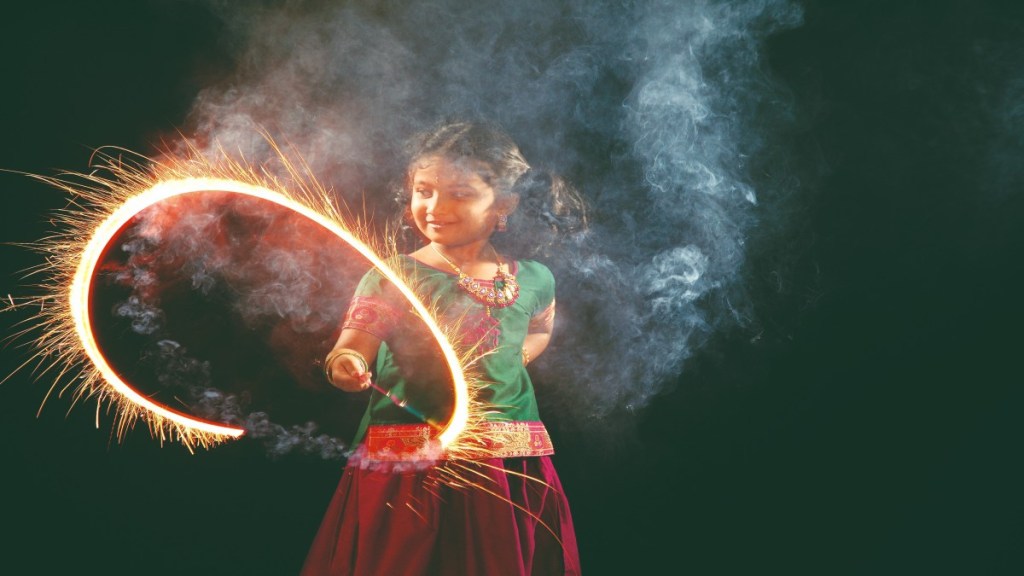 Doctors Warn of Critical Risks from Diwali Firecrackers, Pollution, and Overindulgence. (Image Source: Gettyimages)