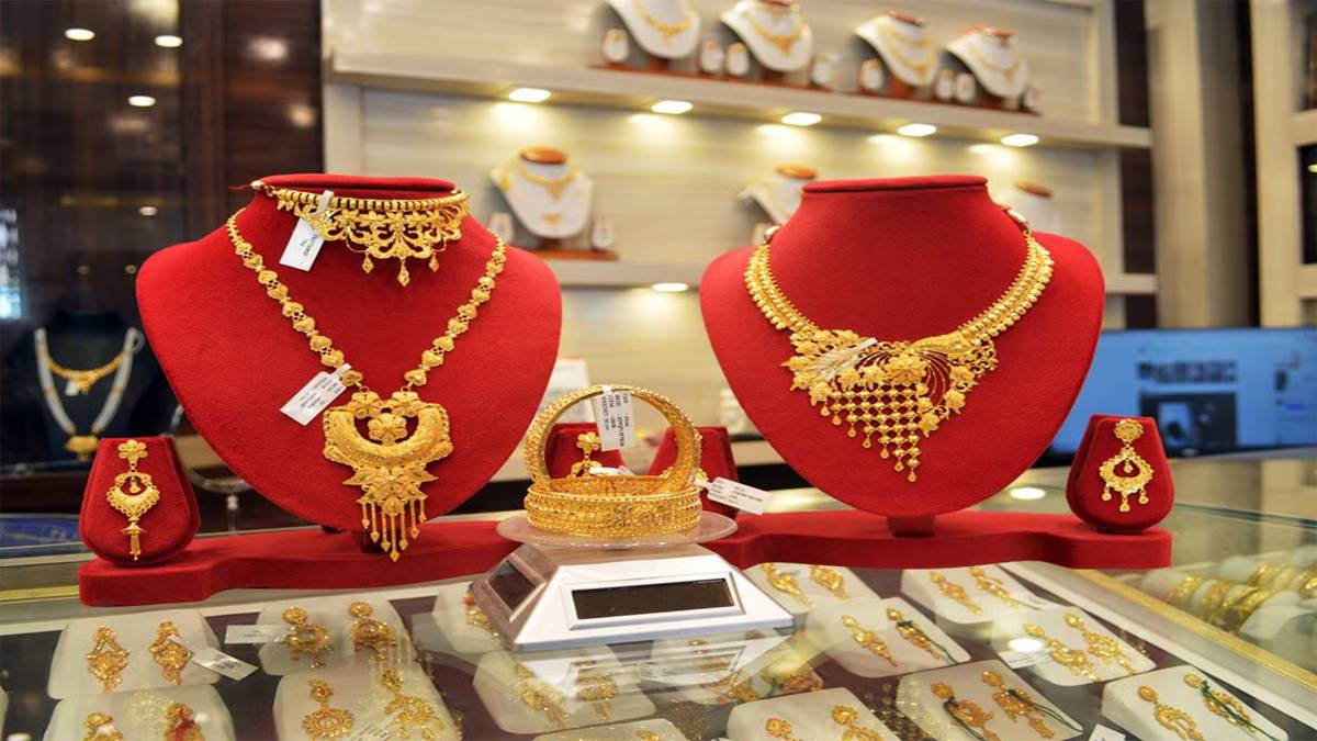 Gold and Silver see sharp correction after record rally; experts say fall  is due to profit booking - Commodities News | The Financial Express