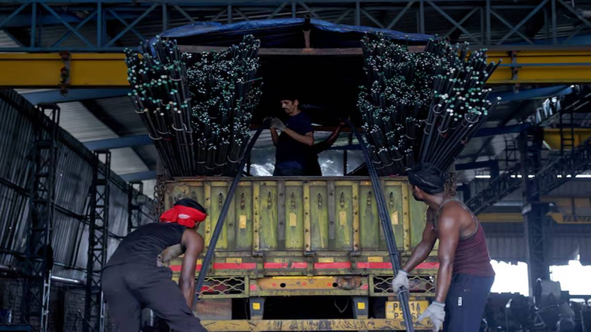 India’s manufacturing activity slows to 4-month low in September, PMI at 57.7 India’s manufacturing activity slows to 4-month low in September, PMI at 57.7
