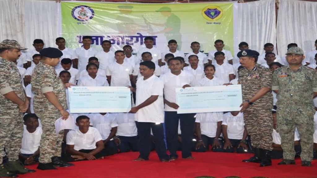 Maoists surrenders in Chhattisgarh Maoists surrenders in Chhattisgarh