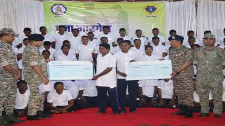Maoists surrenders in Chhattisgarh