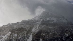 Snowstorm Chaos on Everest: Trekkers Trapped, Villagers Join Rescue Efforts