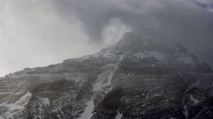 Snowstorm Chaos on Everest: Trekkers Trapped, Villagers Join Rescue Efforts
