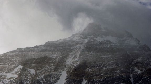 Snowstorm Chaos on Everest: Trekkers Trapped, Villagers Join Rescue Efforts