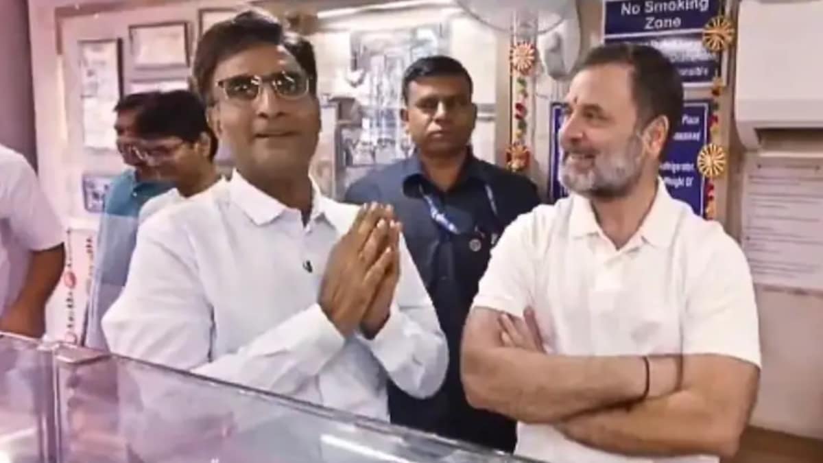 Rahul Gandhi visits Ghantewala, makes sweets and gets marriage advice.