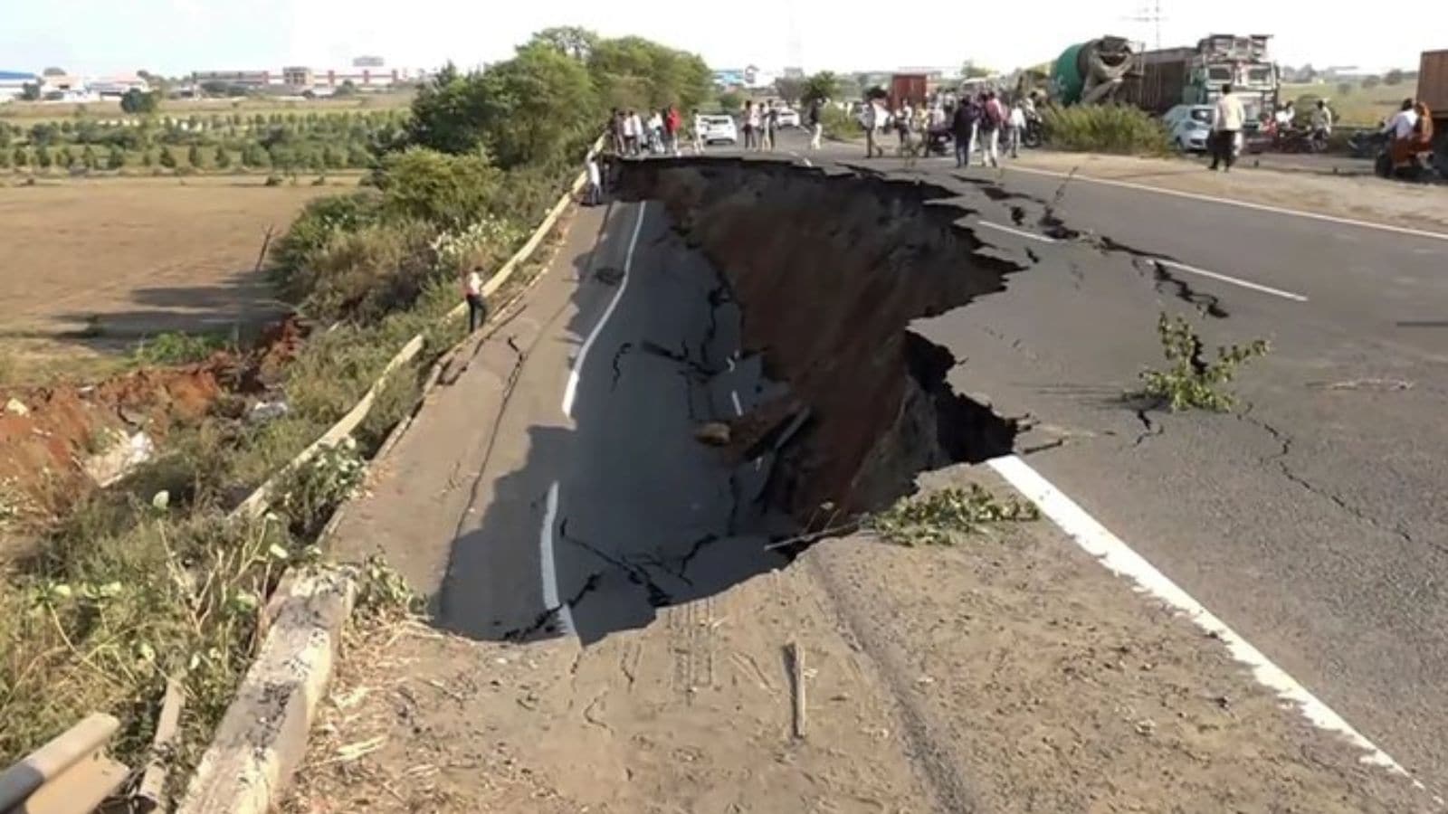Major Road Collapse In Madhya Pradesh