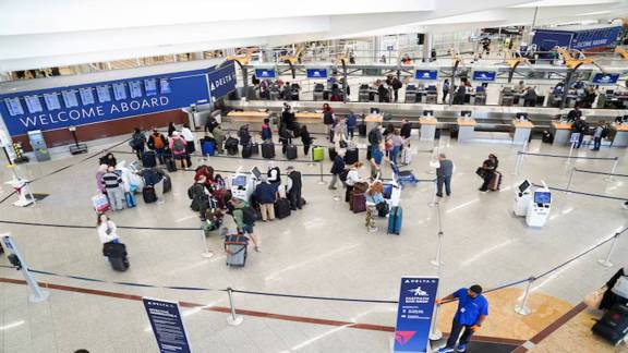 Staffing shortage at US airport