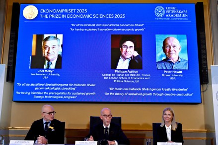 Joel Mokyr, Philippe Aghion and Peter Howitt as the recipients of the Nobel Memorial Prize in Economics during a press conference at the Royal Swedish Academy of Sciences in Stockholm (Photo: AP)