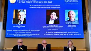 Joel Mokyr, Philippe Aghion and Peter Howitt as the recipients of the Nobel Memorial Prize in Economics during a press conference at the Royal Swedish Academy of Sciences in Stockholm (Photo: AP)