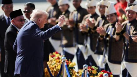 donald trump, trump dance moves, trump dance video, trump dances in malaysia, asean summit, trump airport dancing video, viral video, world news donald trump, trump dance moves, trump dance video, trump dances in malaysia, asean summit, trump airport dancing video, viral video, world news