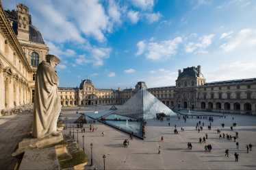 Louvre Museum in Paris robbed, premises evacuated due to 'exceptional reasons'