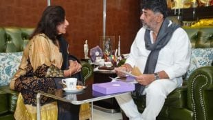 kiran mazumdar shaw, dk shivakumar, bengaluru, bengaluru pothole, kiran sahw dk shivakumar, karnataka, pothole, bengaluru infra, it industry