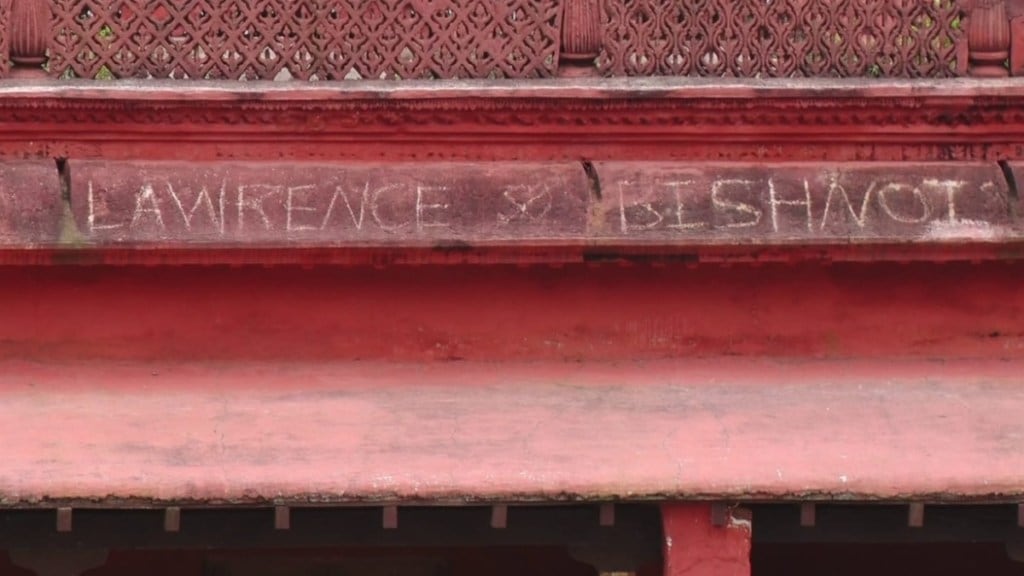Tipu Sultan’s Palace vandalised in Karnataka; gangster Lawrence Bishnoi’s name carved on wall Tipu Sultan’s Palace vandalised in Karnataka; gangster Lawrence Bishnoi’s name carved on wall