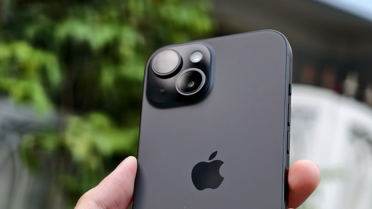 Croma December Sale: iPhone 16 gets new price cut, MacBook Air M4 at discounted rates and more year-end offers