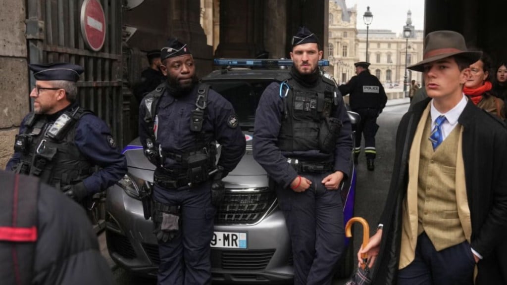 Louvre heist: French detective viral photo Louvre heist: French detective viral photo