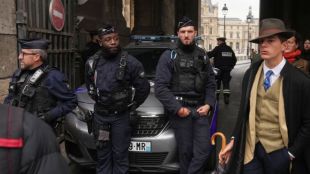 Louvre heist: French detective viral photo