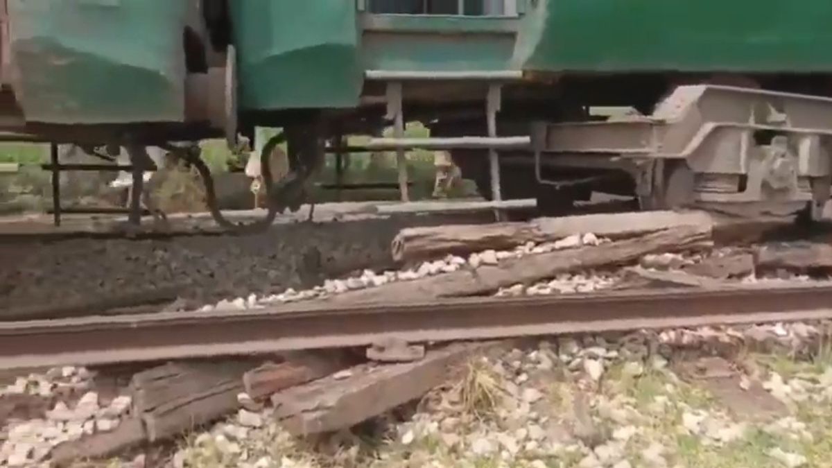 Pakistan Jaffar Express derailed