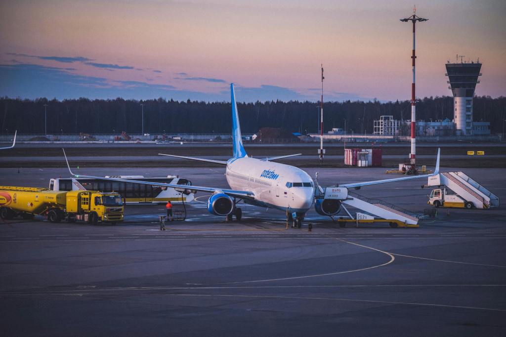 US government shutdown: Air Traffic controller begins moonlighting for DoorDash, gets loan as paycheck vanishes (Representational image/Pexels) US government shutdown: Air Traffic controller begins moonlighting for DoorDash, gets loan as paycheck vanishes (Representational image/Pexels)