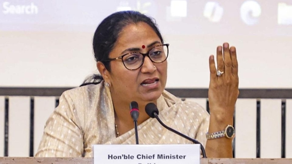 Opposition slams Delhi CM on PWD work order for buying air purifiers for Delhi Secretariat amid rise in pollution. Opposition slams Delhi CM on PWD work order for buying air purifiers for Delhi Secretariat amid rise in pollution.