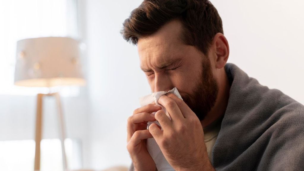Delhi AQI hits ‘very poor’: How smog can trigger sinus and severe migraine Delhi AQI hits ‘very poor’: How smog can trigger sinus and severe migraine